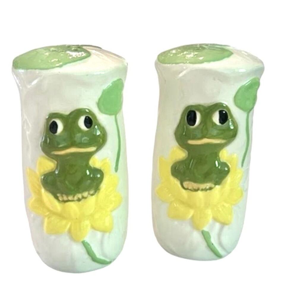 VTG NEIL THE FROG 1976 SALT & PEPPER White Shakers Hand Made With Stoppers